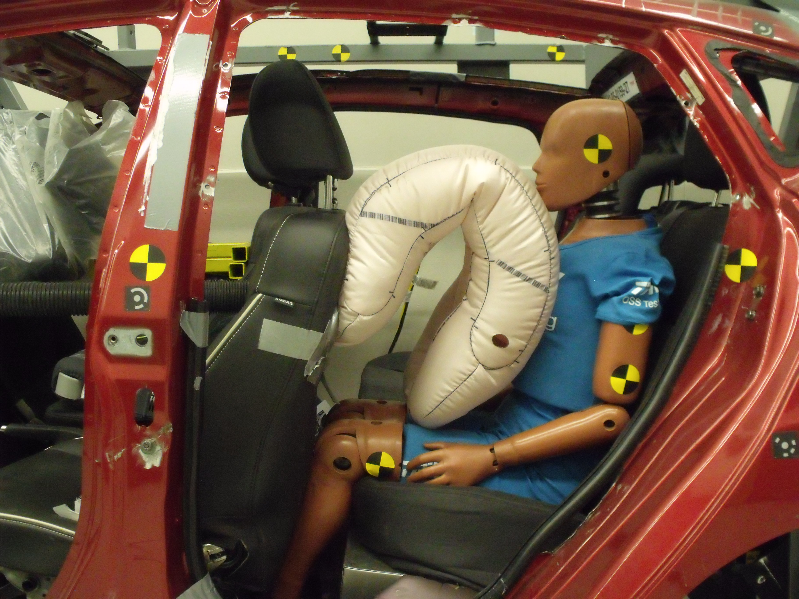 Специалисты доказали, что пассажиры на задних сиденьях авто рискуют больше